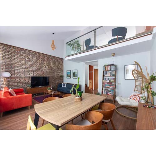Unique 3BR Loft w Private Terrace Views & All ACs