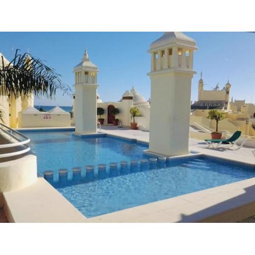 Unique apartment with rooftop pool & amazing views