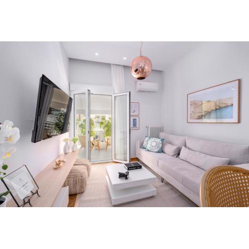 Unique Koukaki Three Bedroom Suite