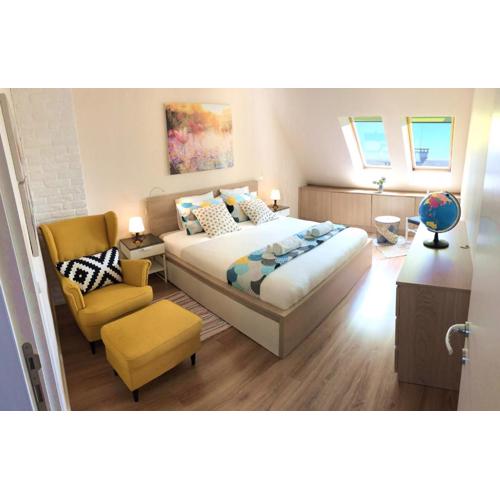Unique Luxurious Jacuzzi PENTHOUSE DUPLEX in City Center! 2 BATHS! FREE PARKING!