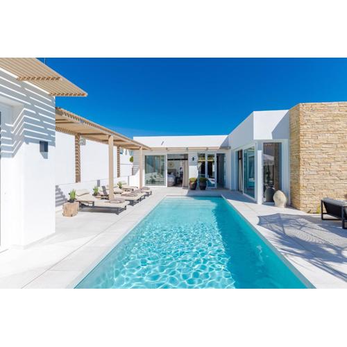 Unique & Luxurious Villa With Heated Pool, Gym & C
