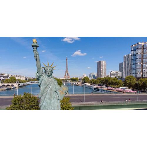 Unique Luxury Parisian Panorama High-Rise by the Eiffel Tower
