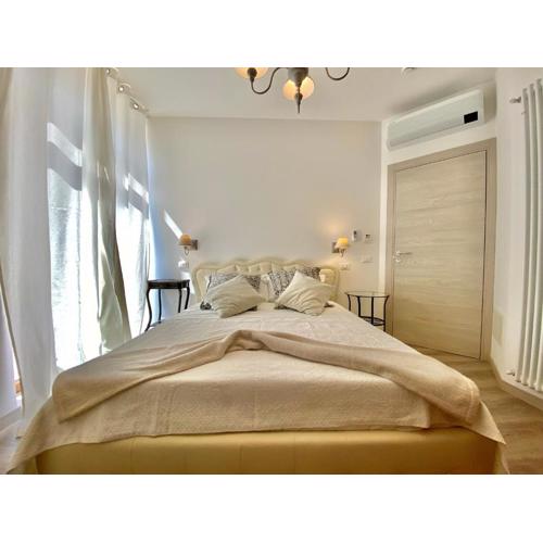 UNIQUE ROOMS