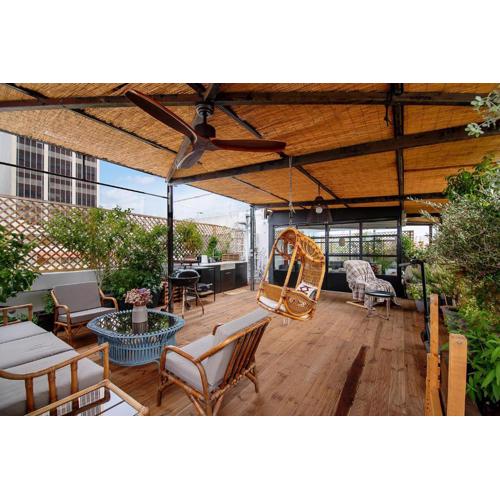 Unique solar penthouse with jacuzzi and sauna in central Athens
