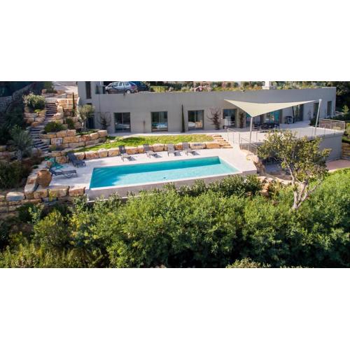 Unique ! Villa plain-pied vue exceptionnelle golfe St Tropez à 200 m de la plage