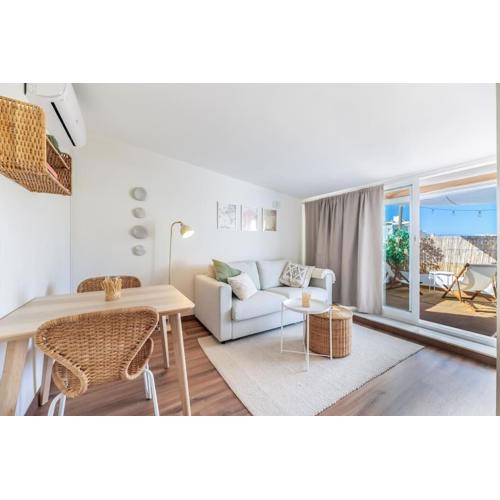 Urban Charm Rooftop Apartment with Vista
