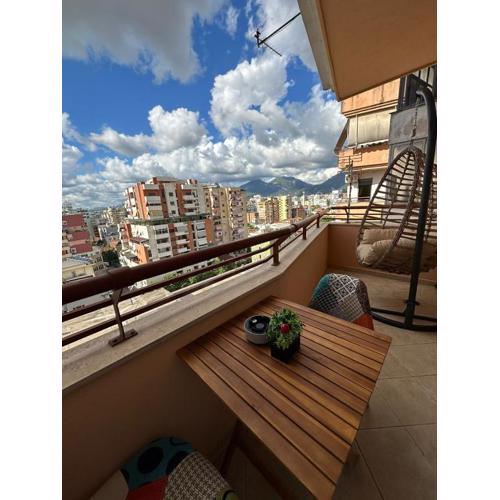 Urban Charm Studio with Balcony
