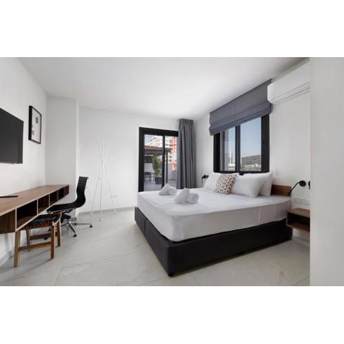 Urban Condo 33 with Veranda - 2 Bdr