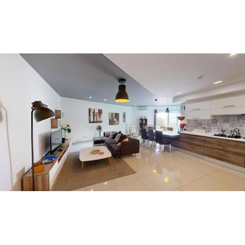 Urban Family Retreat Modern Apartment With BBQ