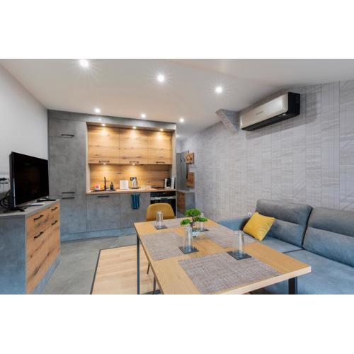 Urban Five #4 - Stylish One-bedroom apartments with Kitchen & Parking