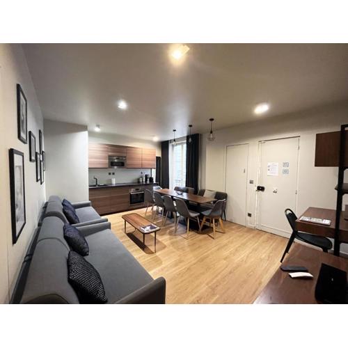 Urban Flat 78 - 3 Bedroom apartment Republique