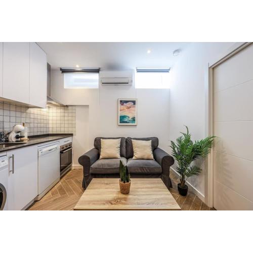 Urban Tranquility in Madrid - Ideal for Couples