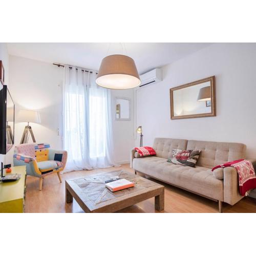 UrbanChicMalaga 3 Bedroom Spacious Quiet Historic Malaga Apt