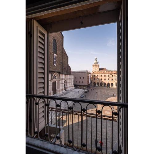 Urbanicooh Asinelli - Balcony on Piazza Maggiore
