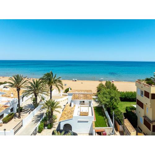 Urbanización El Oasis, 20 Villas en 1ª Línea Playa