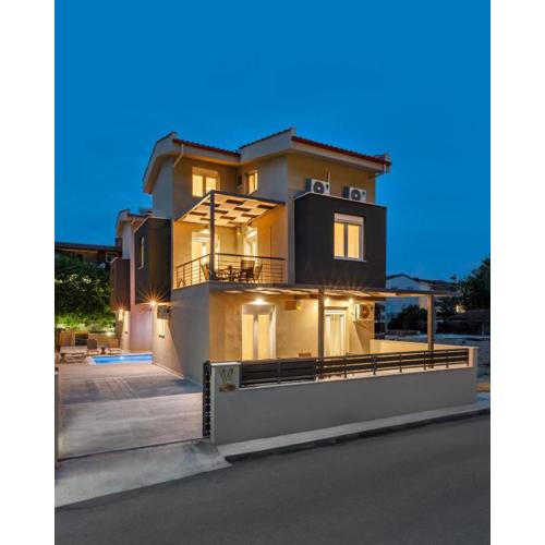V Luxury Apartments with Pool
