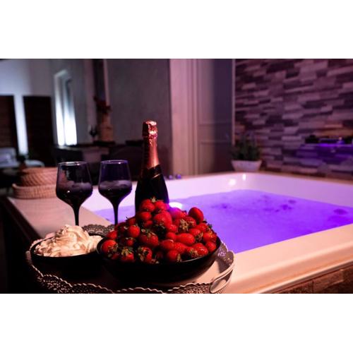 V Suites - Apts & Spa