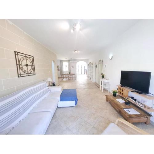 V86 - The 2 Bedroom Central Spot