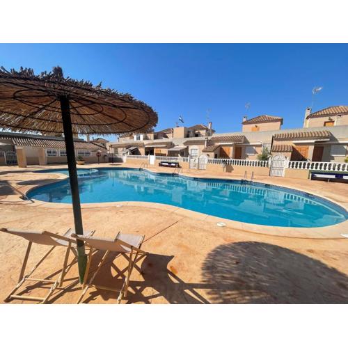 Vacances idéales, maison entière 3 chambres, piscine partagée, proche de belles plages sur la Costa Blanca