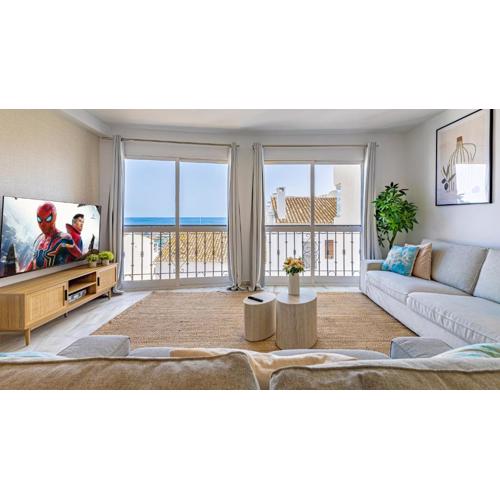 VACATION MARBELLA I Sea Views, 24-7 security, Parking, Walk to Everything in Luxurious Puerto Banus