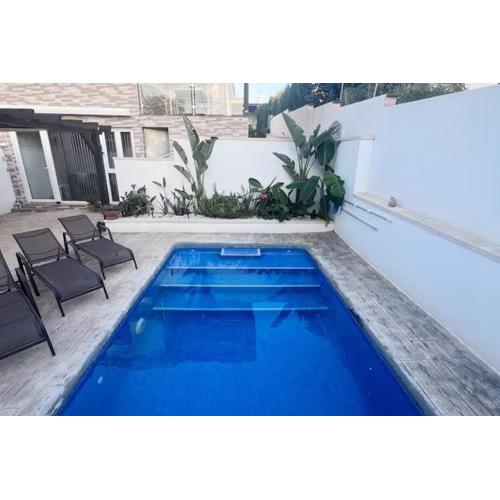 Vacker villa med privat pool, lounge och stor grillplats