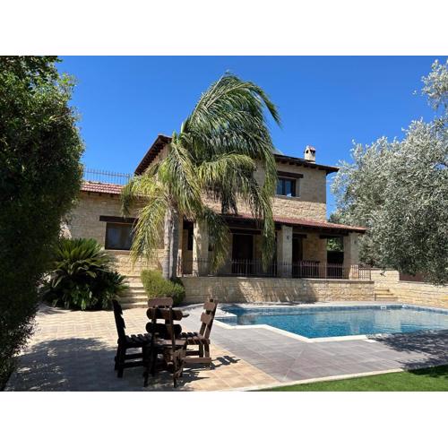 Valencia Grove Villa