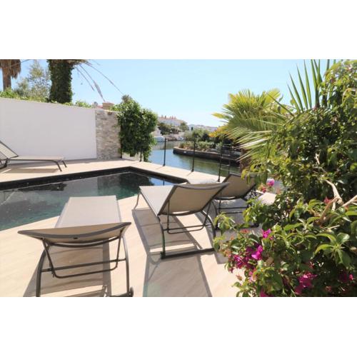 VALIRA 20D - Belle villa avec piscine et amarre