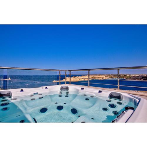 Valletta Luxury 4-Bedroom Duplex with Stunning Sea Views Private Terrace and Jacuzzi