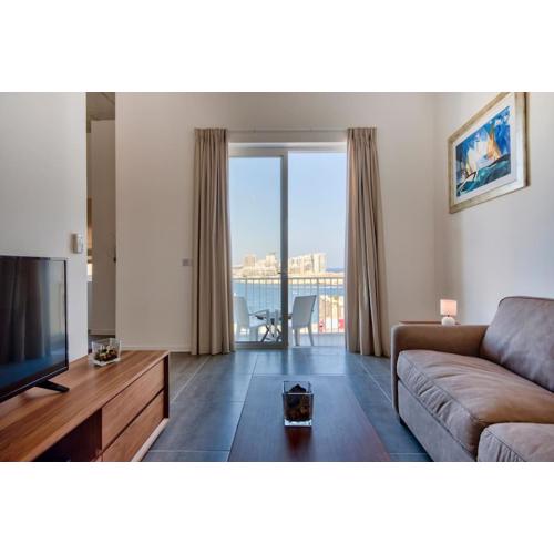 VALLETTASTAY - HARBOR VIEW GEM -SEA VIEW 2 BED APT