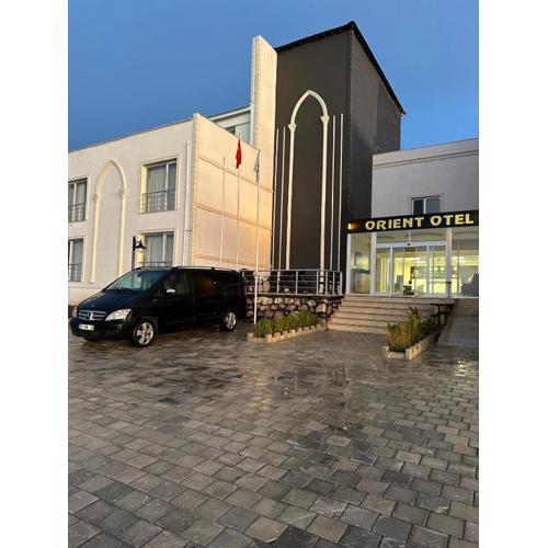 Van Orient Hotel