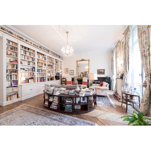 Veeve - Antique Charm by Arc de Triomphe