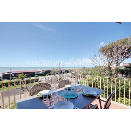 Vela, terrazza sul mare, 2 camere, clima e posto auto a soli 50 m dal mare! by Alfareal