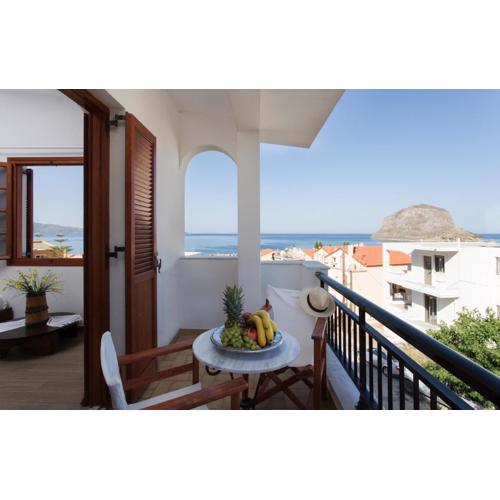 Venetia Apartments