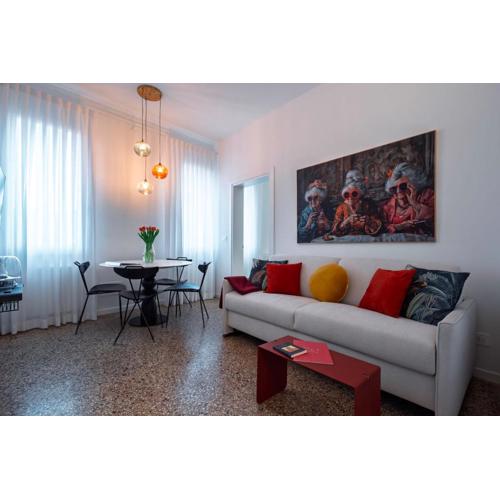 Venetian Alcove