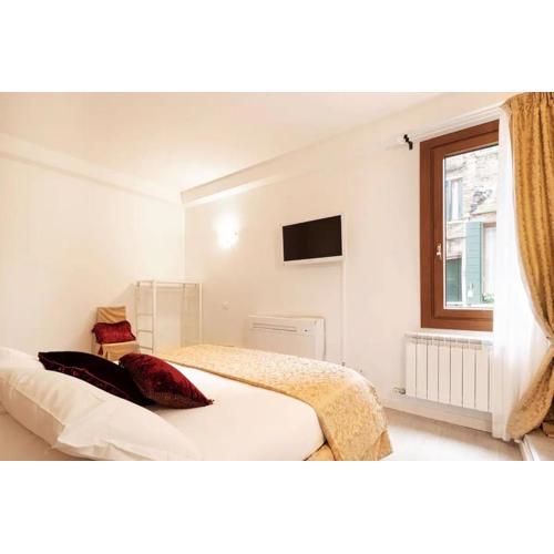 Venice Gold room