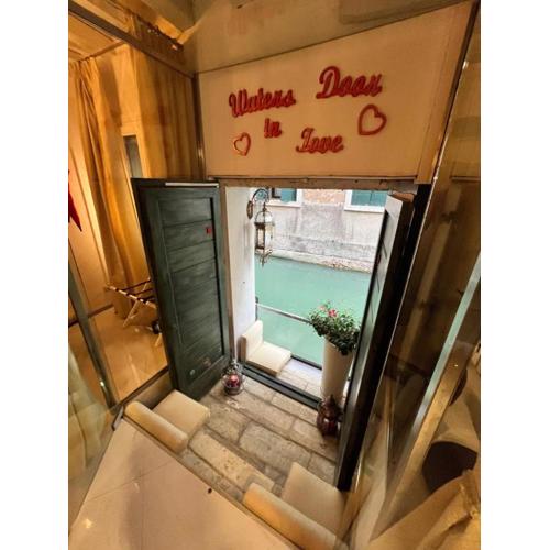 Venice Luxury Watersdoor