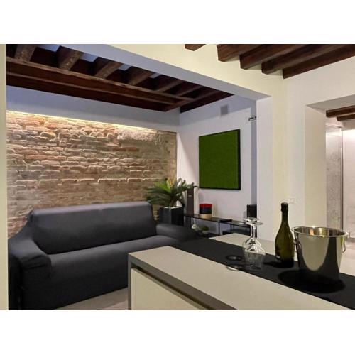 VENICELOFT 5minutefromRialto 10minutefromSanMarco 5minitestationTrain infrontofCaD\