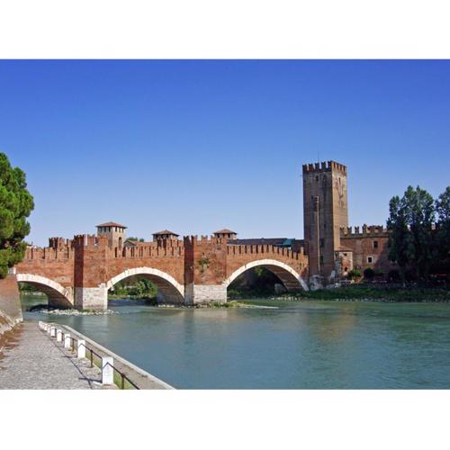 VeronaInFlat - Castle View
