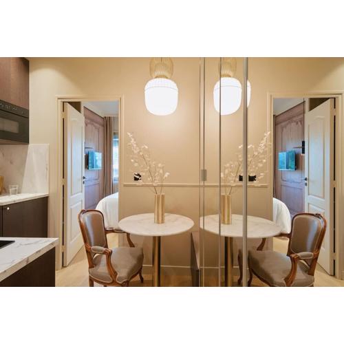 Versailles Suite - Duke Housing