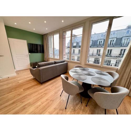 Very bright newly renovated apt with AC