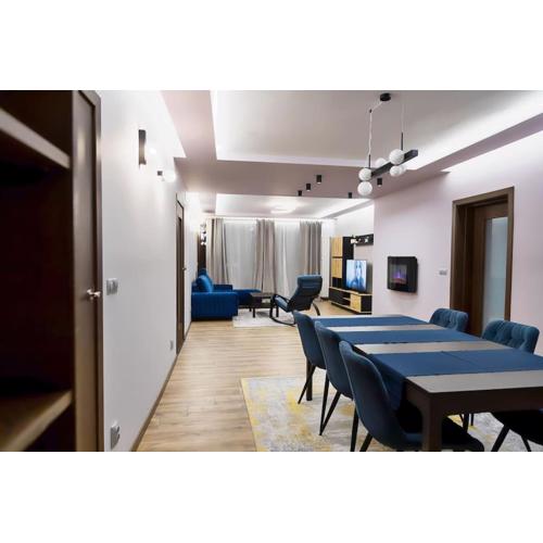 Very Spacious & Modern 3Bed near Airport & Centre