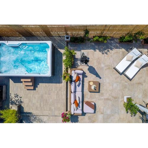 [Via Indipendenza] – Attico di lusso con Piscina