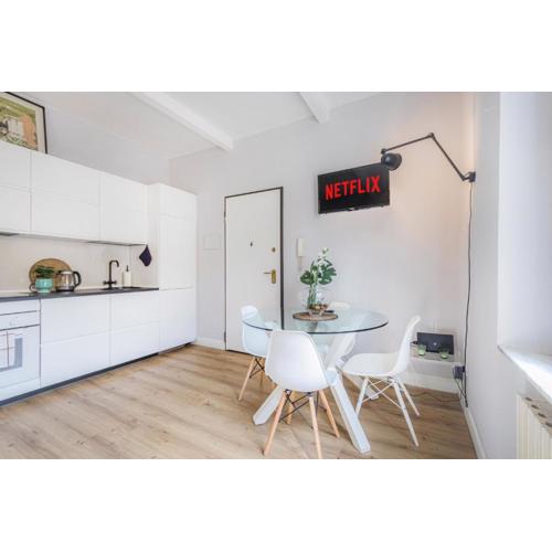 ViaEmilia 2 min dal centro, 4 Persone, WIFI, Aria condizionata