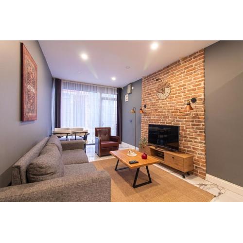 Vibrant 2BR in Samatya Historic Tavern District