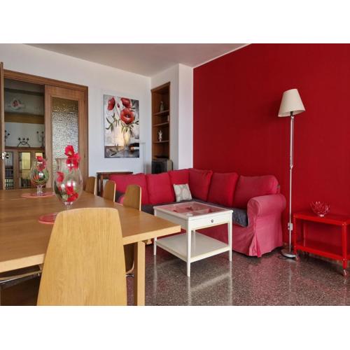 Vibrant apartment near Lloret Beach