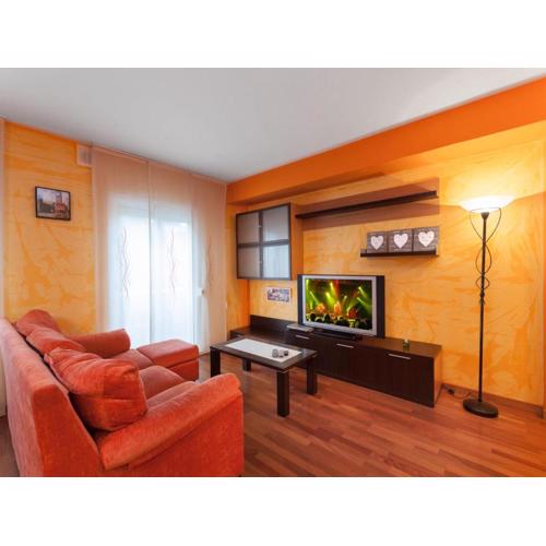 Vibrant apartment near Lloret Beach