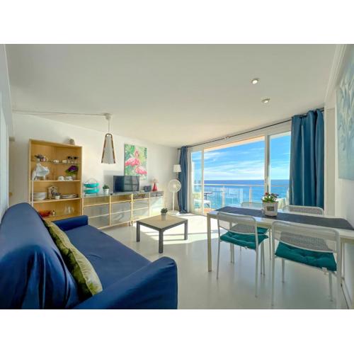 Vibrant apartment near Lloret Beach