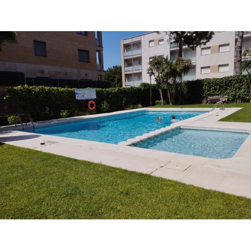Vibrant apartment near Lloret Beach