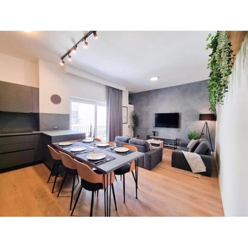 Vibranty Lux - Top Location, Minutes from Sandy Beach
