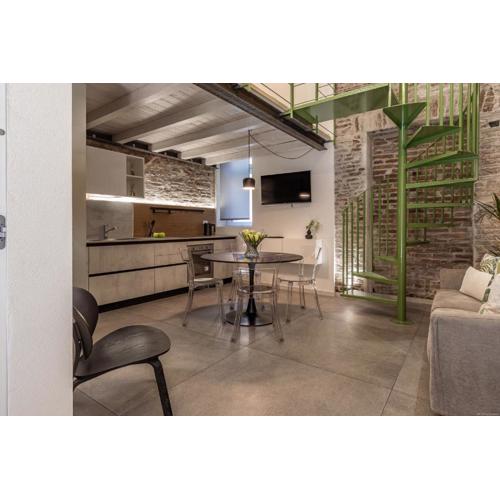 Vicolo dei Duelli Industrial Green Apartment